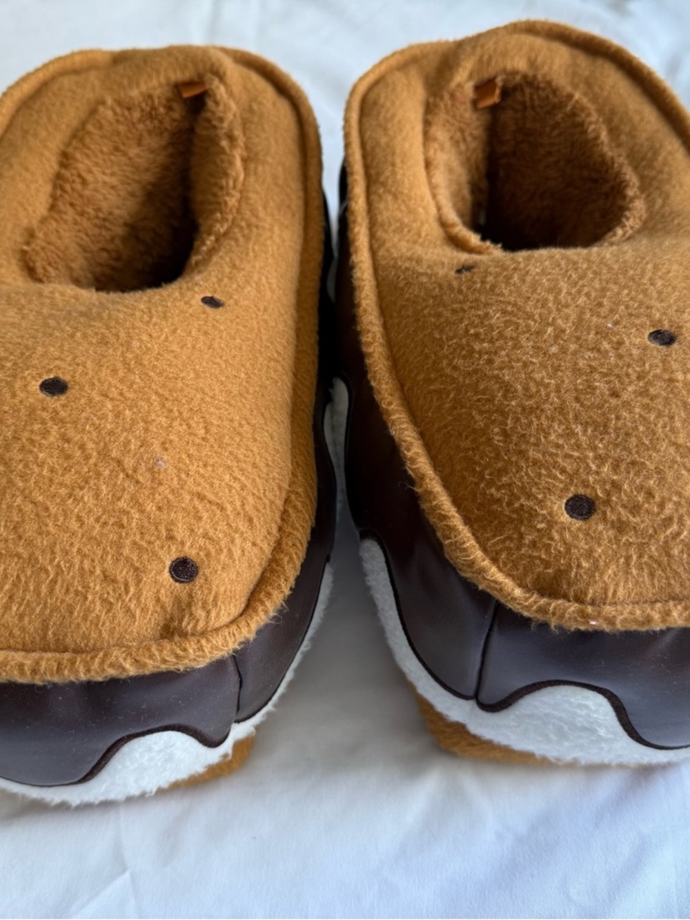 Unisex Kids Plush S’mores Slippers. NWT. Size XL (3/4)